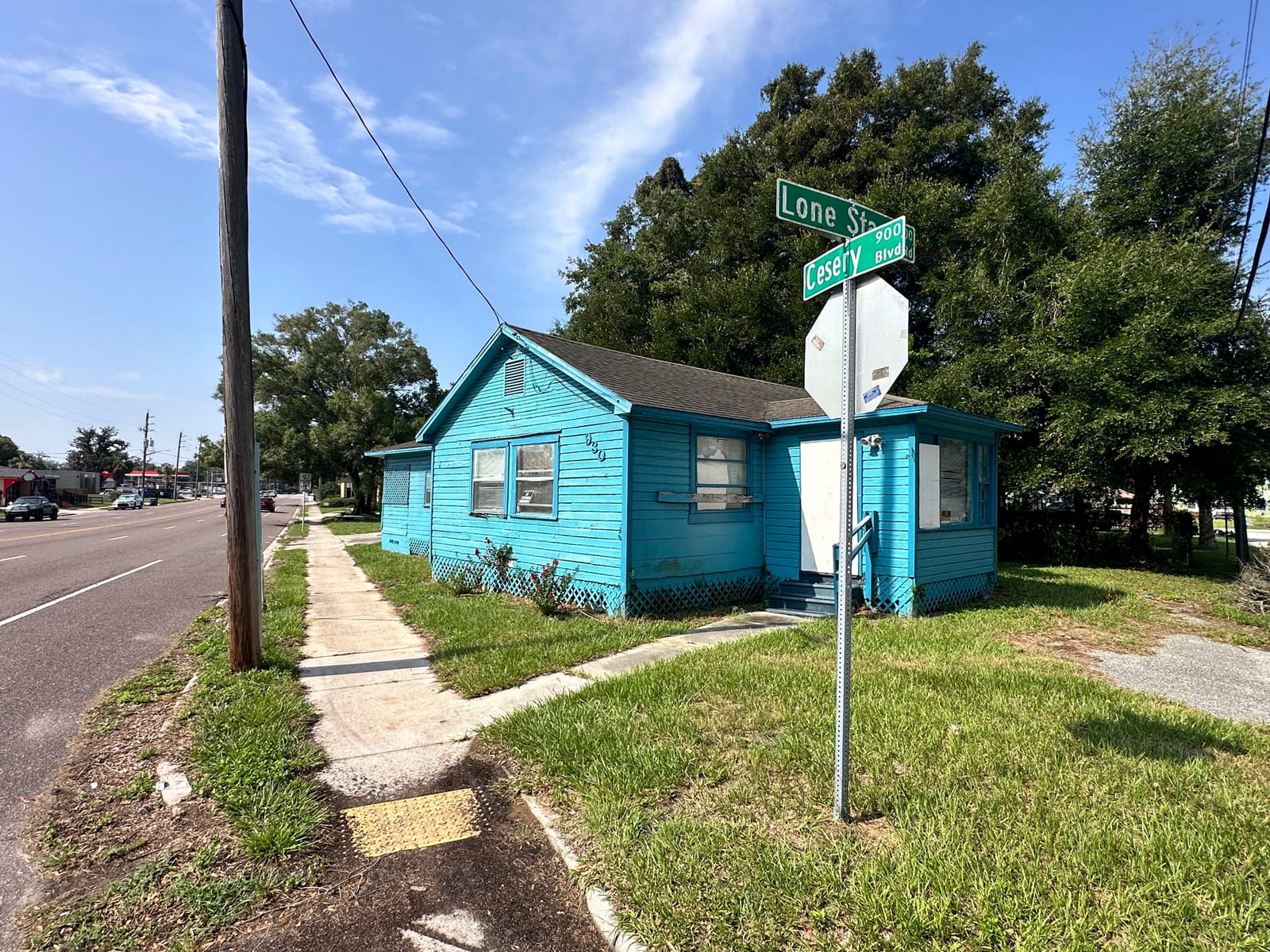 930 Cesery Blvd