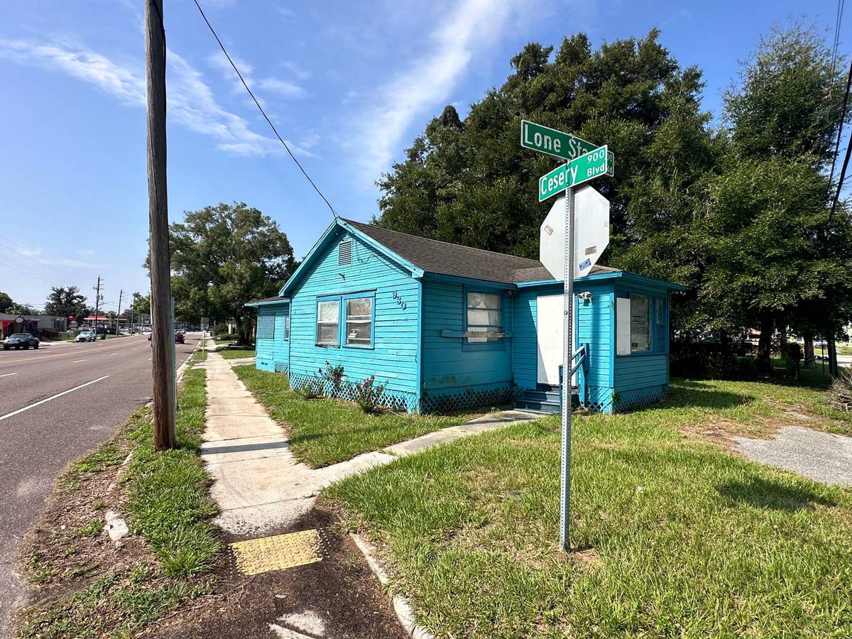 930 Cesery Blvd photo 1